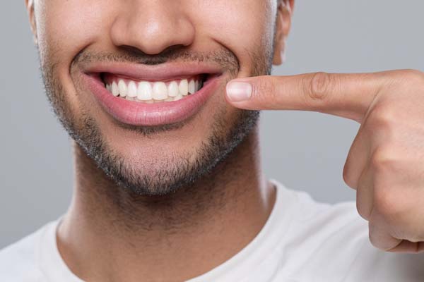 A Guide To Getting A Smile Makeover From A Dentist